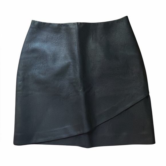 Club Monaco Black Faux Leather Mini Skirt - Picture 3 of 8
